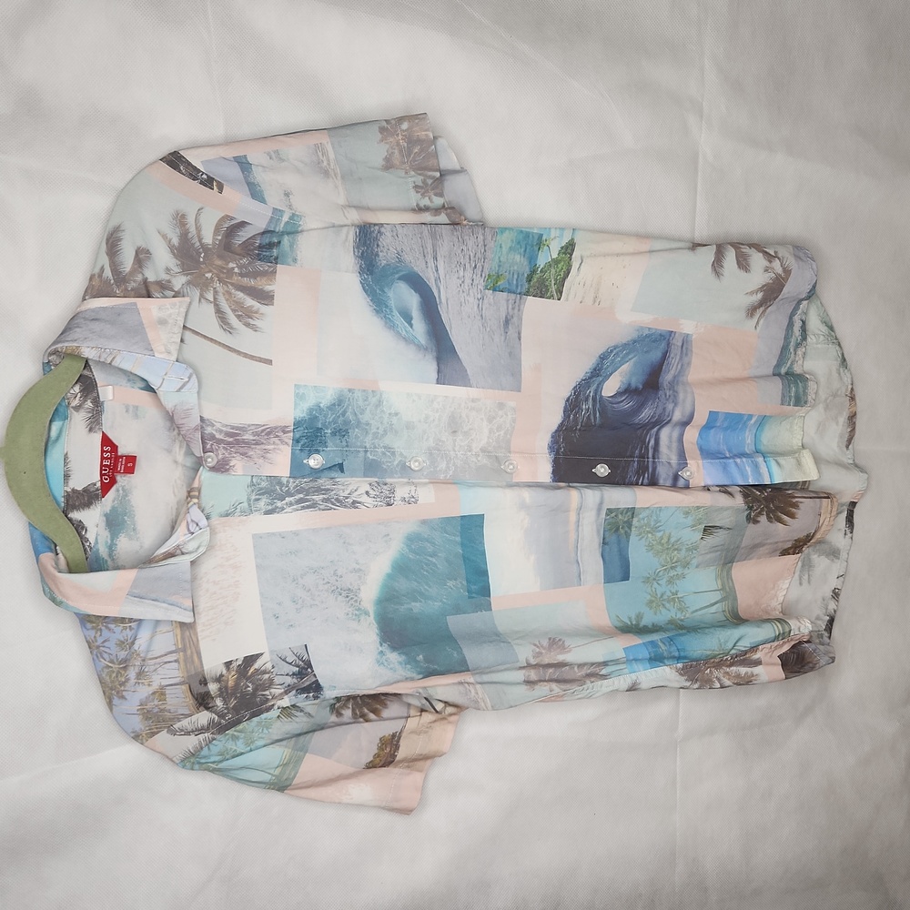 Guess Men's Button Down Shortsleeve